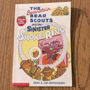 The Berenstain Bear Scouts and the Sinister Smoke Ring Book